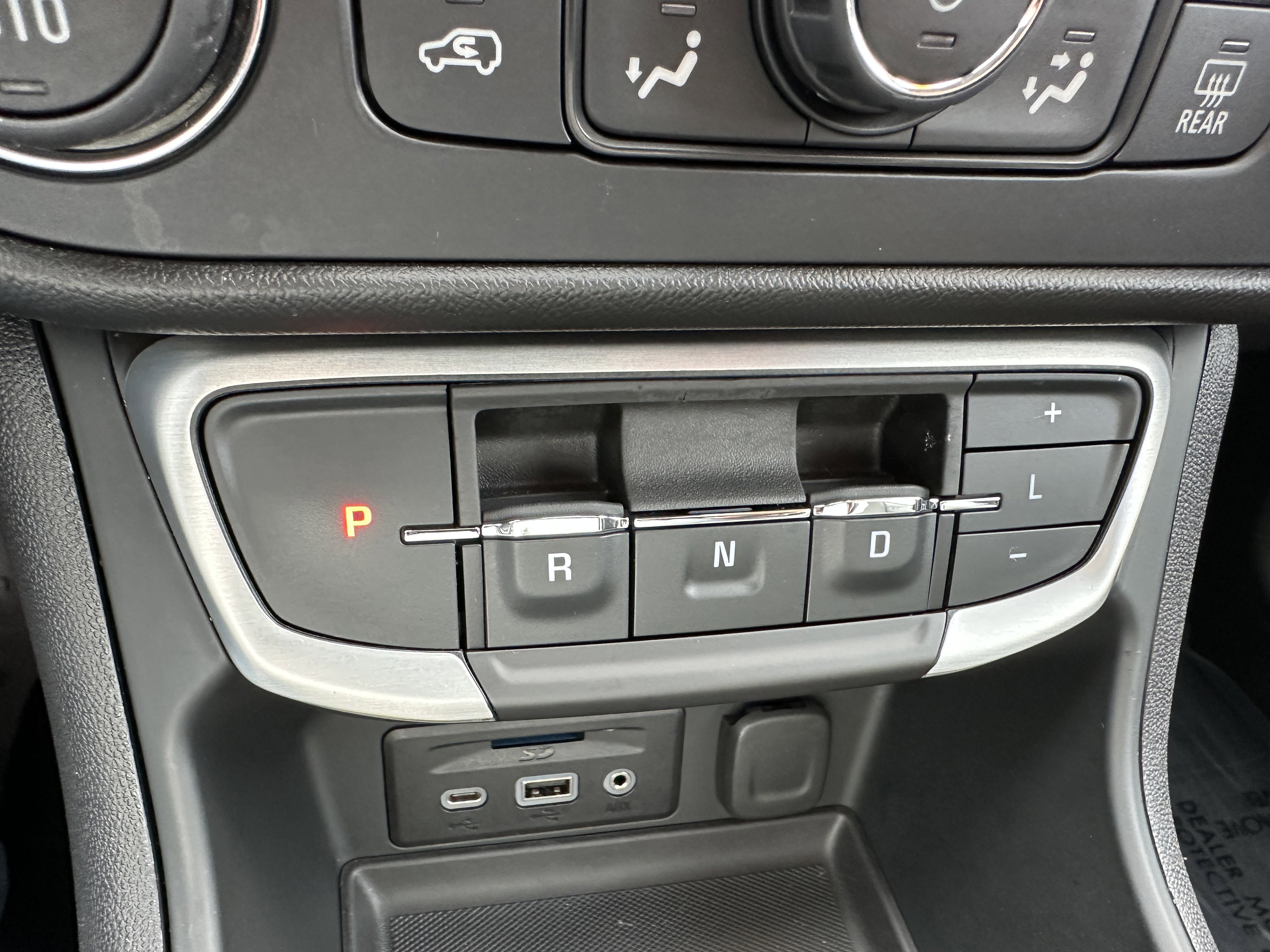 Used 2022 White Frost Tricoat GMC SLT image 36