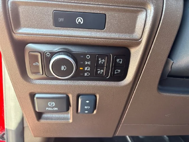 Used 2025  Ford King Ranch image 38