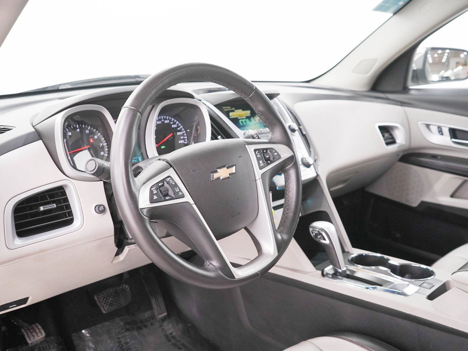 Used 2015 Silver Ice Metallic Chevrolet Ltz image 24