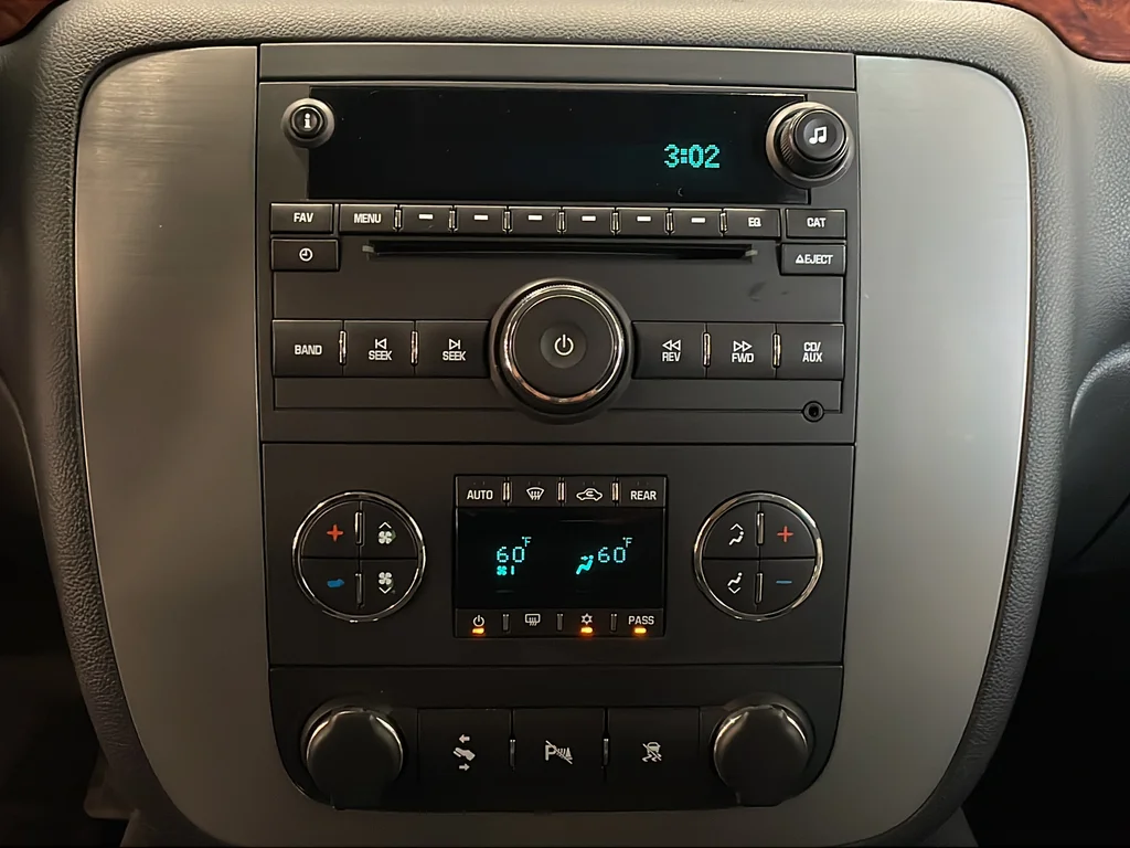 Used 2011 White GMC SLT image 33