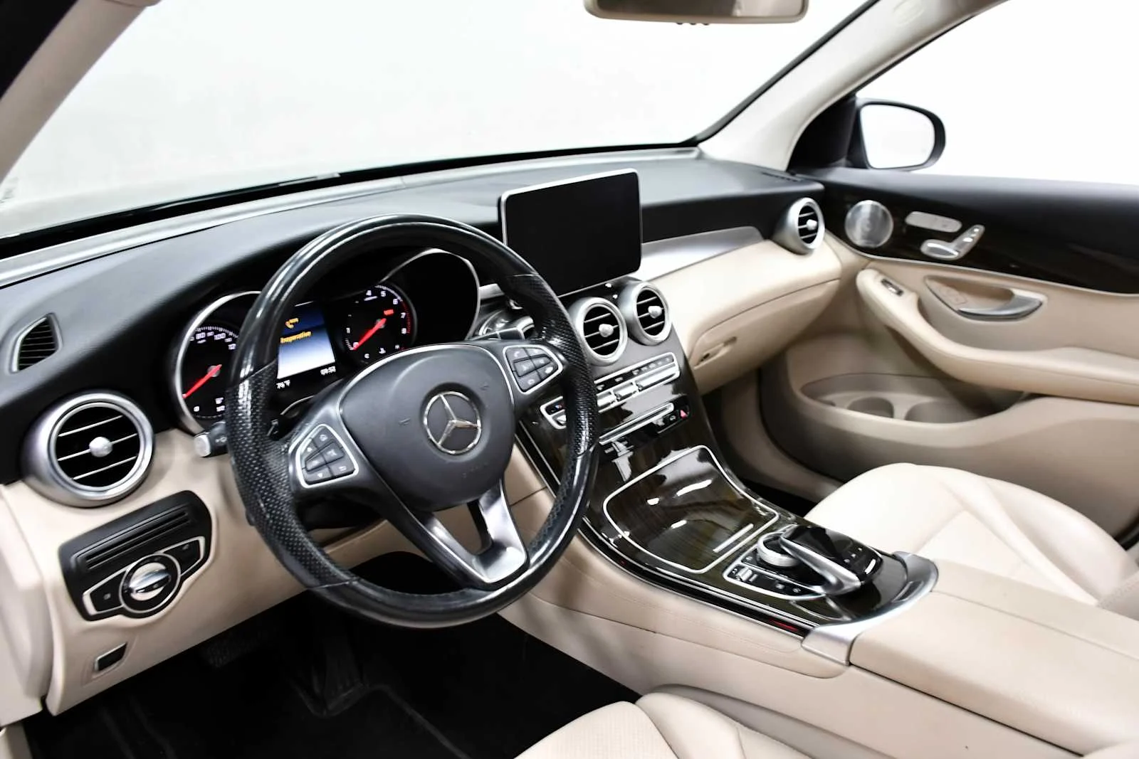 Used 2018 Black Mercedes-Benz GLC 300 image 13