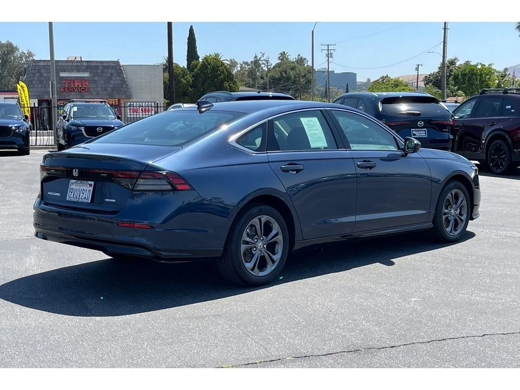 Used 2025 Canyon River Blue Metallic Honda EX-L image 6