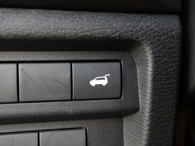 Certified Used 2025 White Diamond Mitsubishi SE image 16