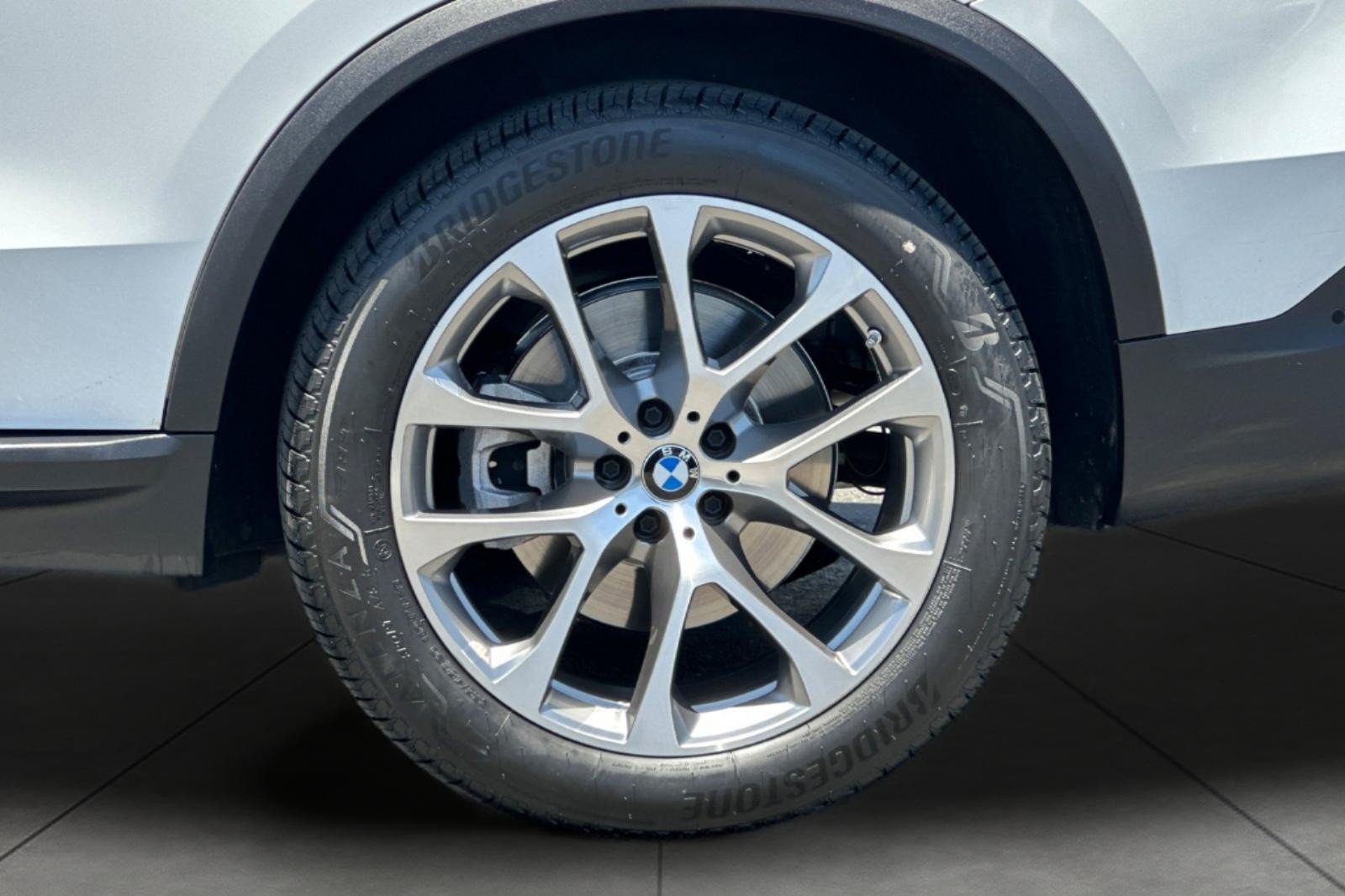 Used 2024 Alpine White BMW sDrive40i image 26