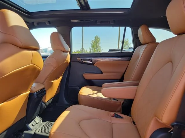 2023 Toyota Highlander Platinum - Photo 22
