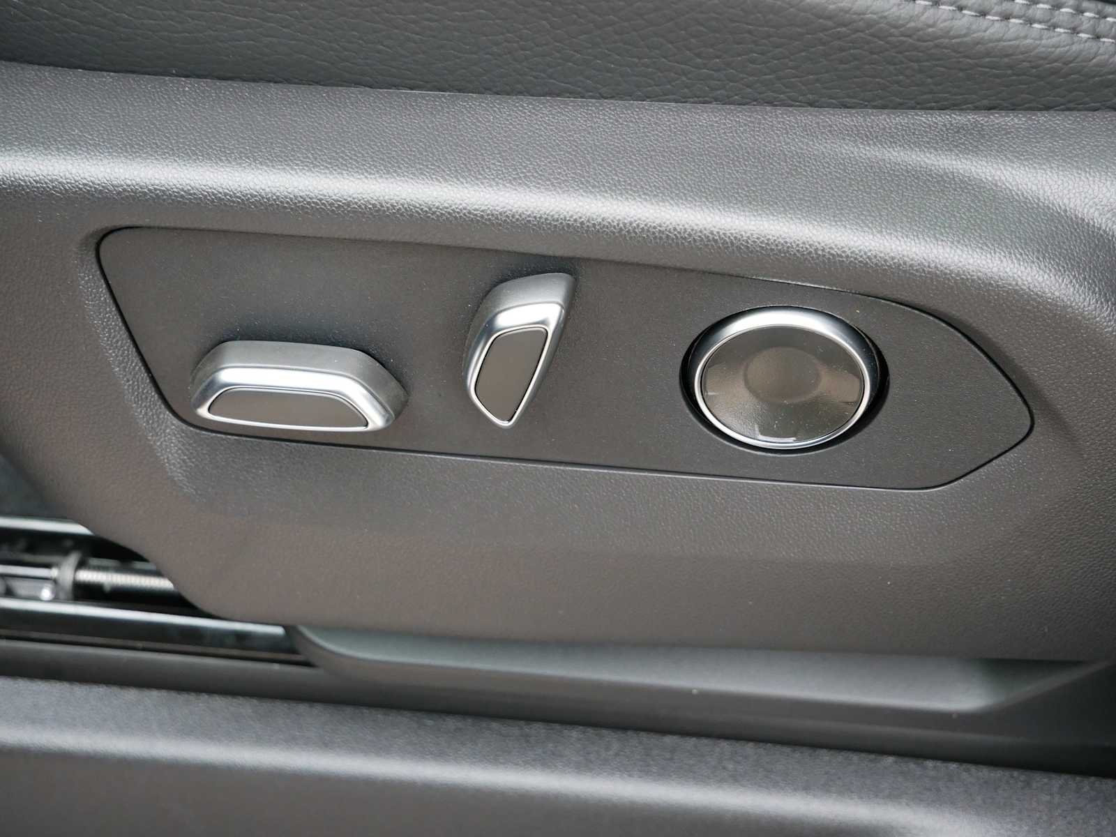 2026 GMC Yukon XL Denali - Photo 17
