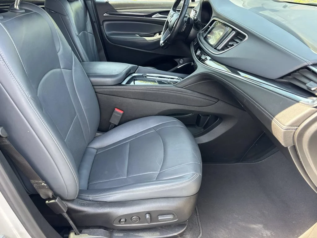 Used 2022 Includes Pitch Dark Night lower exterior accent color.) Buick Premium image 22