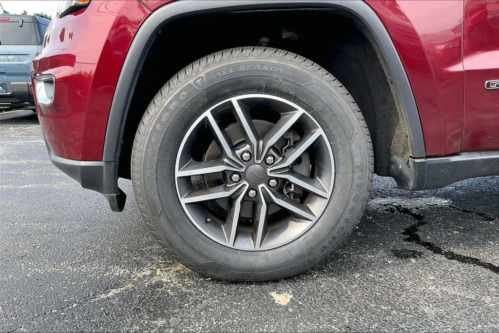 Used 2019 Red Jeep Limited image 8