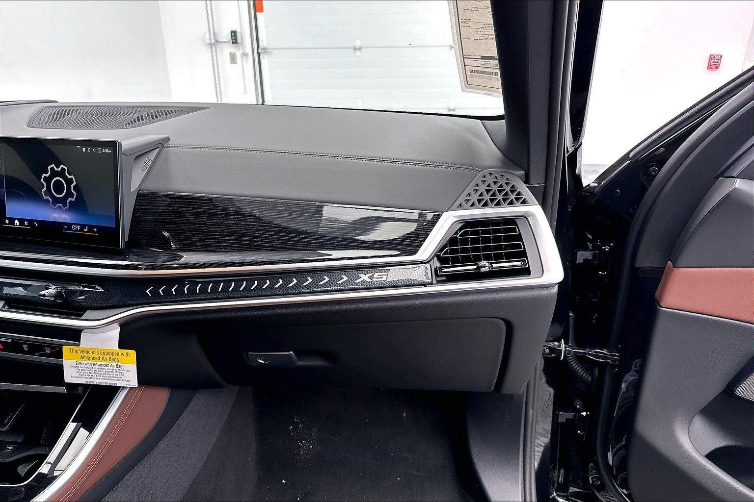 New 2026 Black Sapphire Metallic BMW xDrive50e image 33