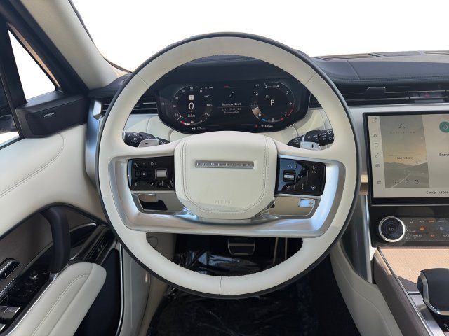 Used 2023 White Land Rover SE image 13