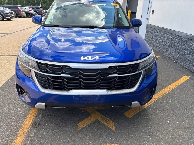 Used 2024 Neptune Blue Kia LX image 2