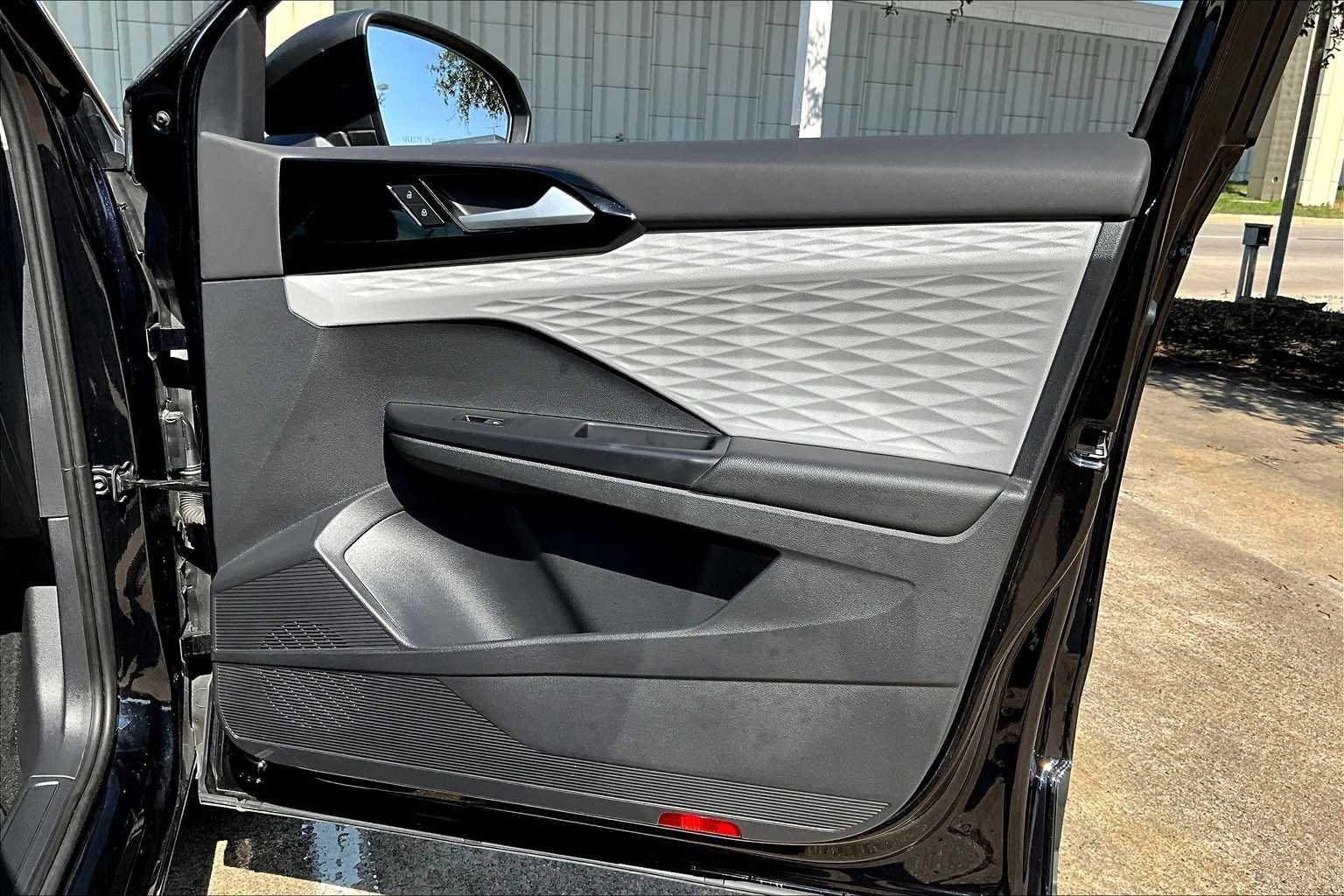 Used 2022 Deep Black Pearl Volkswagen S image 19