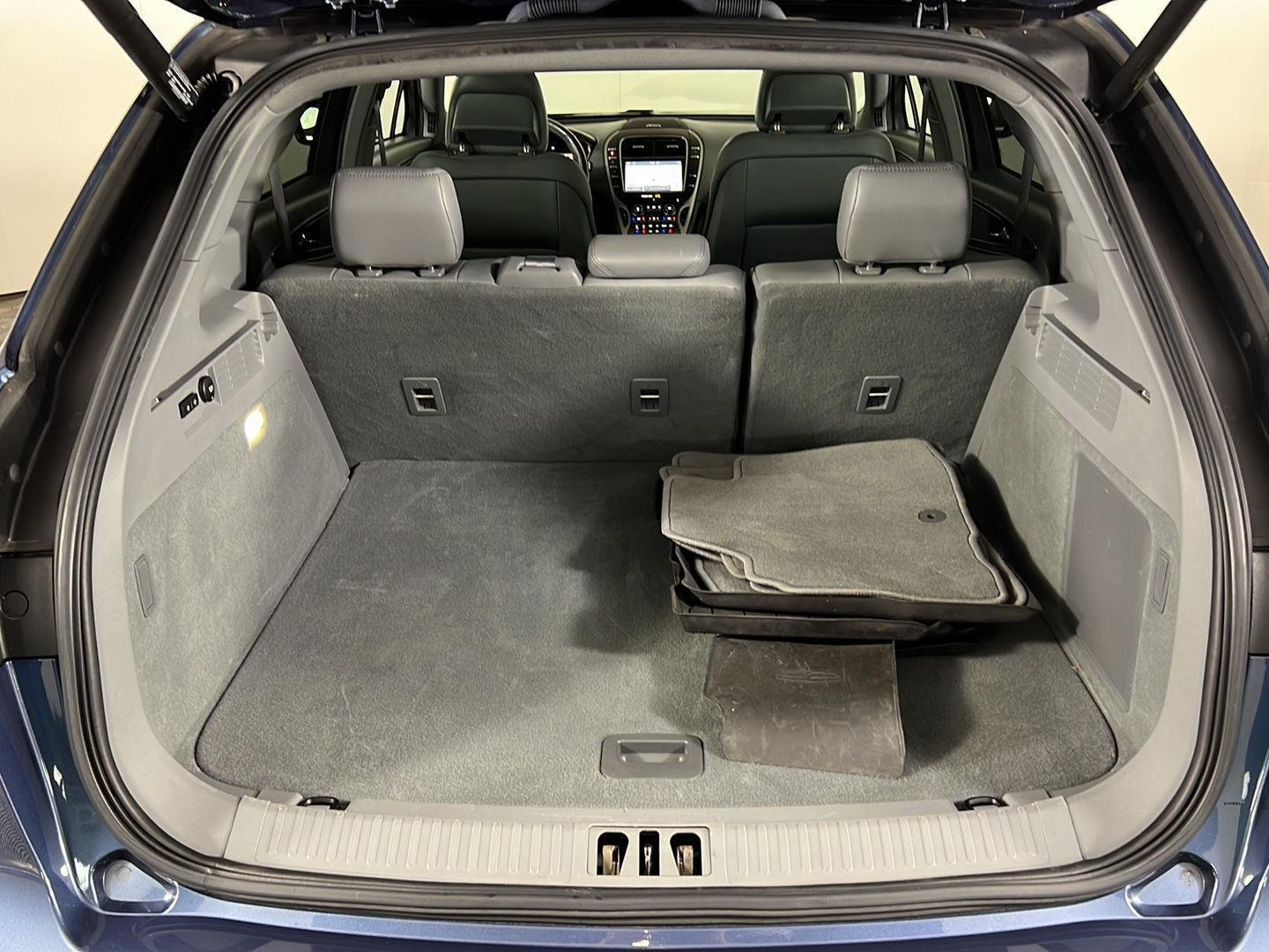 Used 2019 Blue Diamond Lincoln Reserve image 22