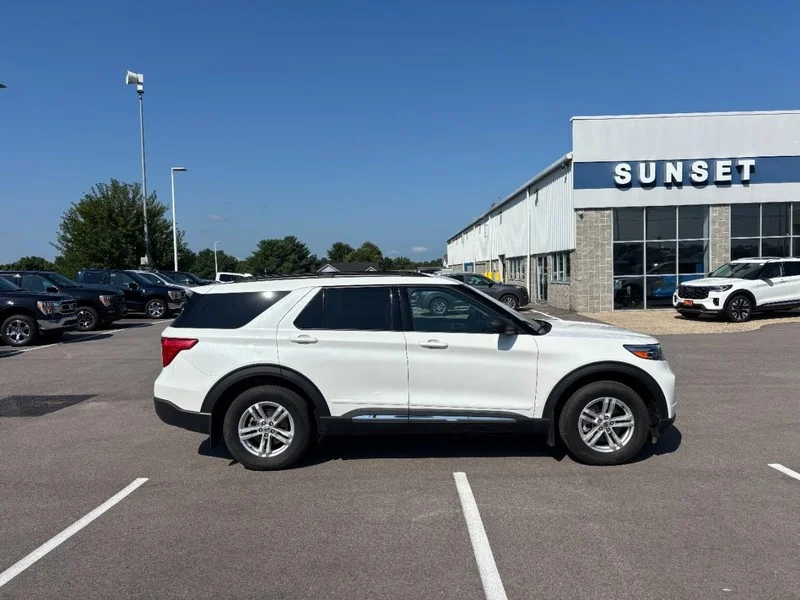Used 2020 Ford Explorer XLT with VIN 1FMSK8DH7LGB63821 for sale in Waterloo, IL