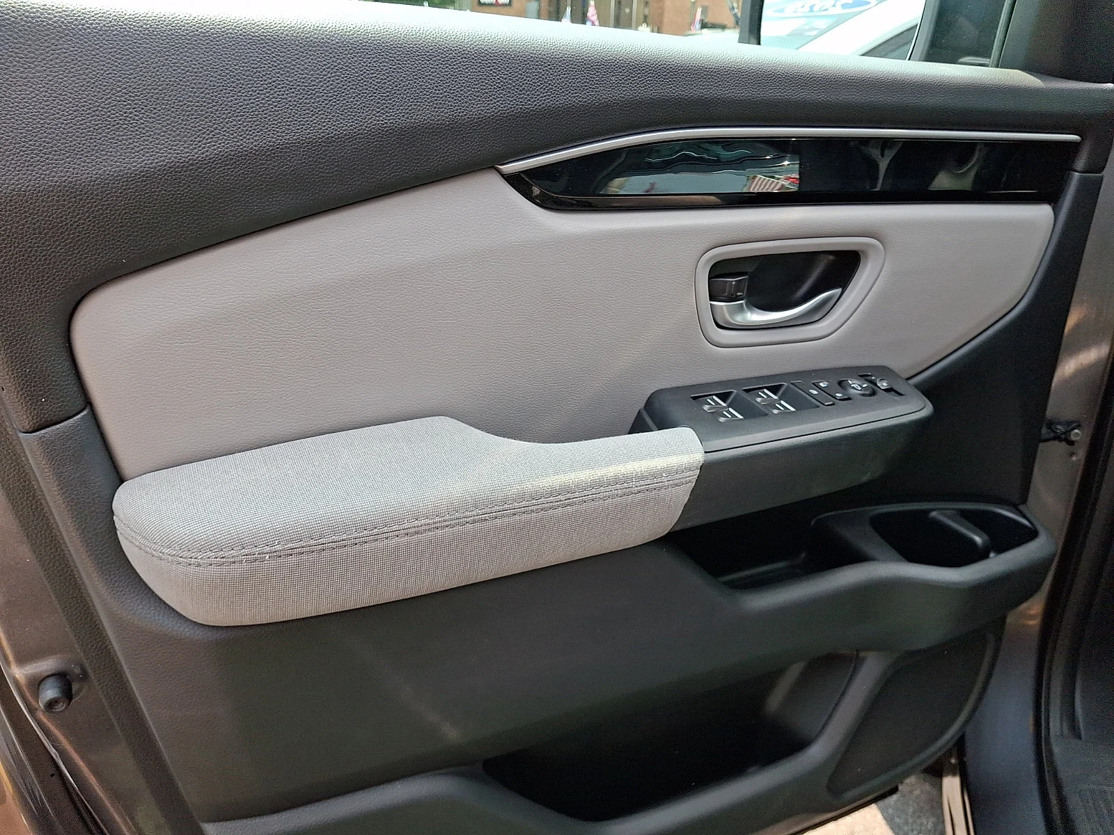 2023 Honda Pilot LX - Photo 42
