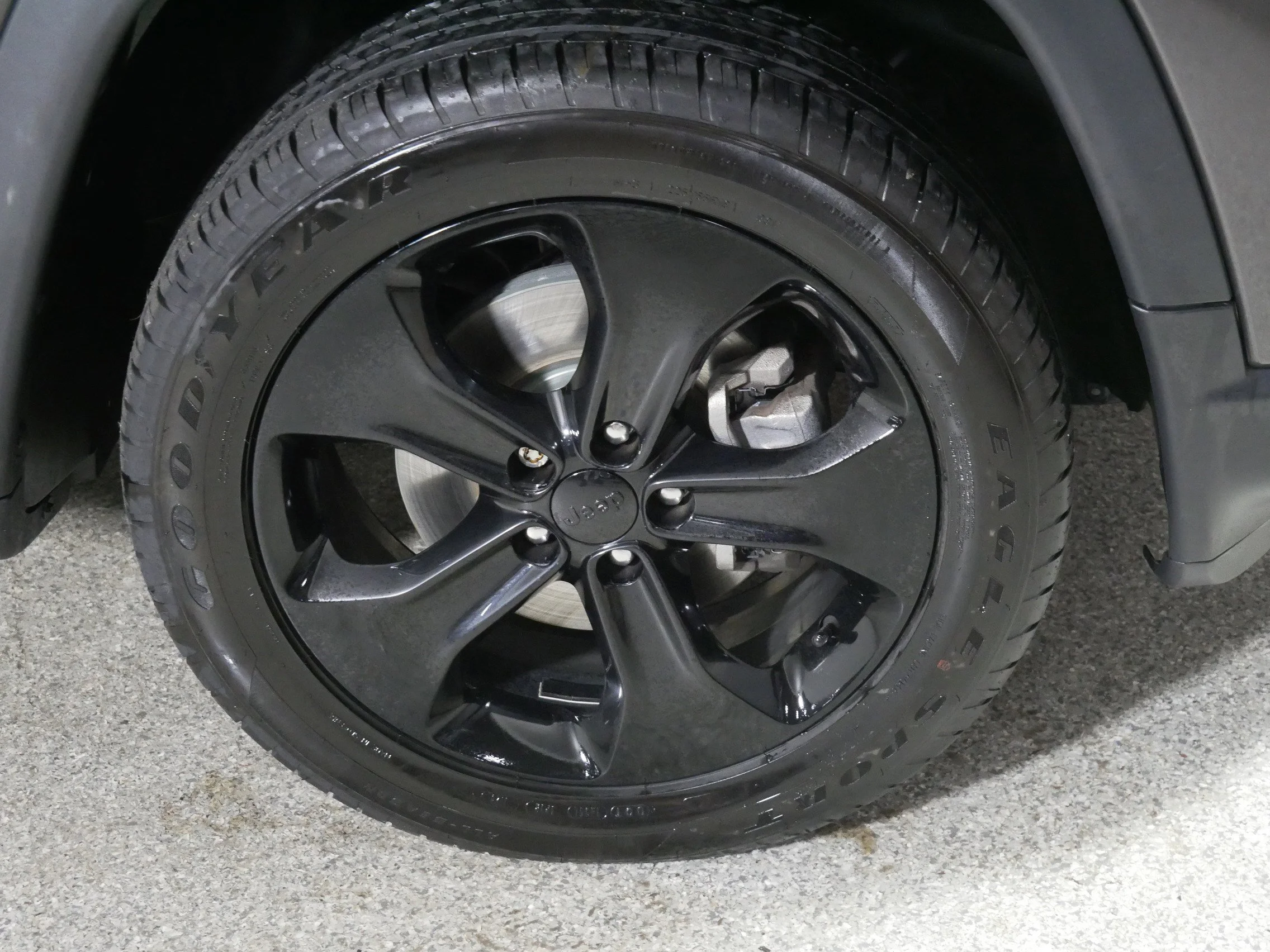Used 2019 Granite Crystal Metallic Clearcoat Jeep Altitude image 15