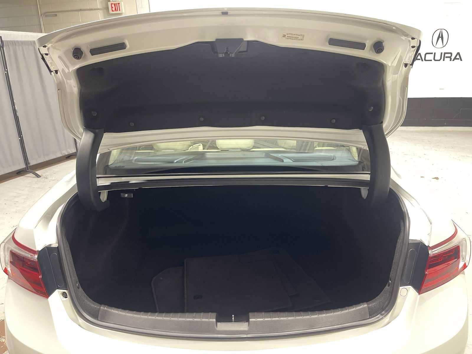 Used 2018 Bellanova White Pearl Acura  image 46
