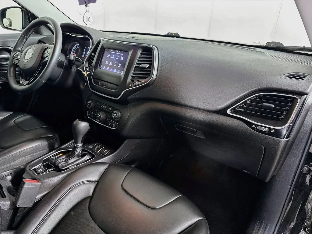 Used 2019 Black Jeep Latitude Plus image 36