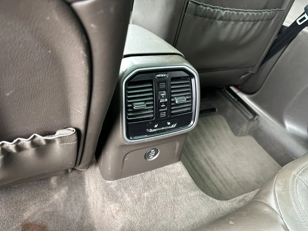 Used 2018  Porsche Base image 31