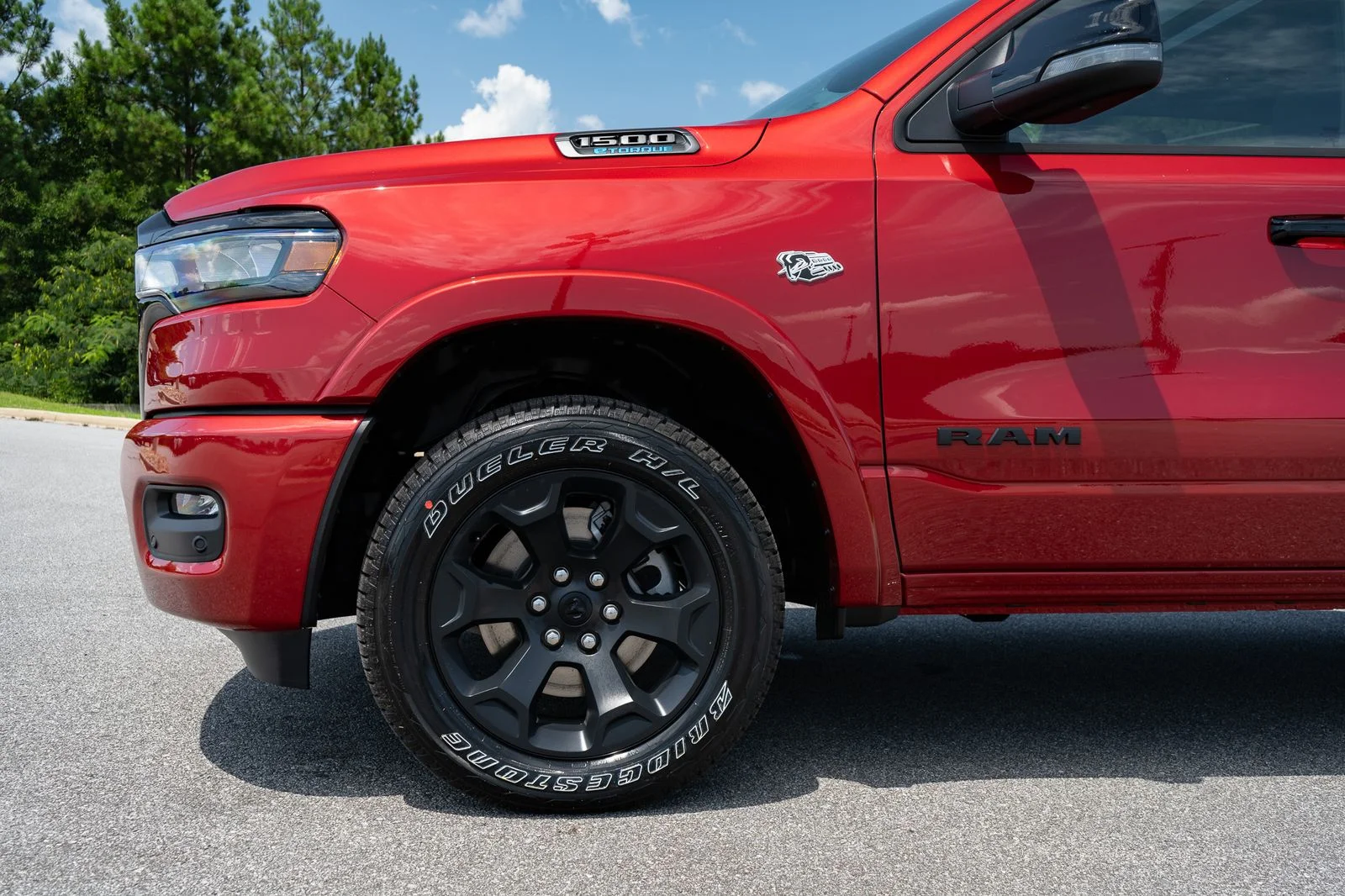 New 2026 Molten Red Pearl-Coat Exterior Paint RAM Big Horn/Lone Star image 4