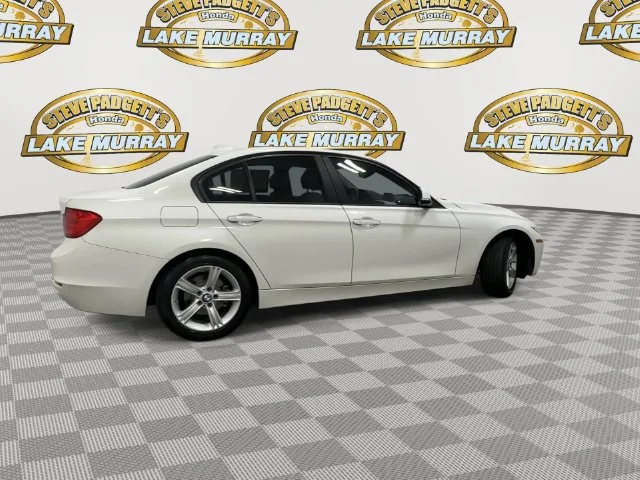 Used 2015 Alpine White BMW 320i image 4