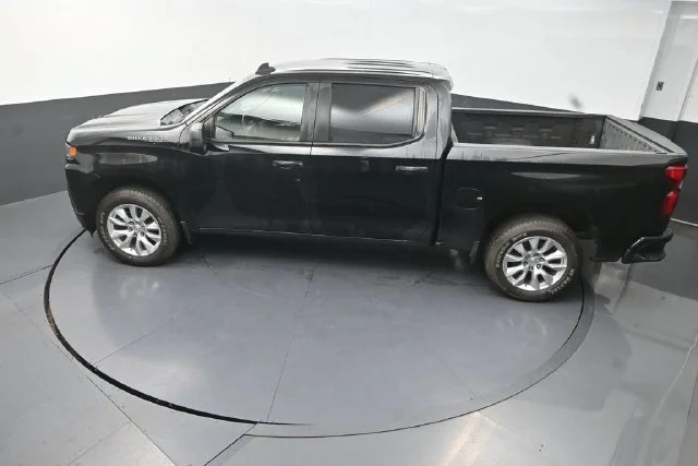 Used 2020  Chevrolet Custom image 26