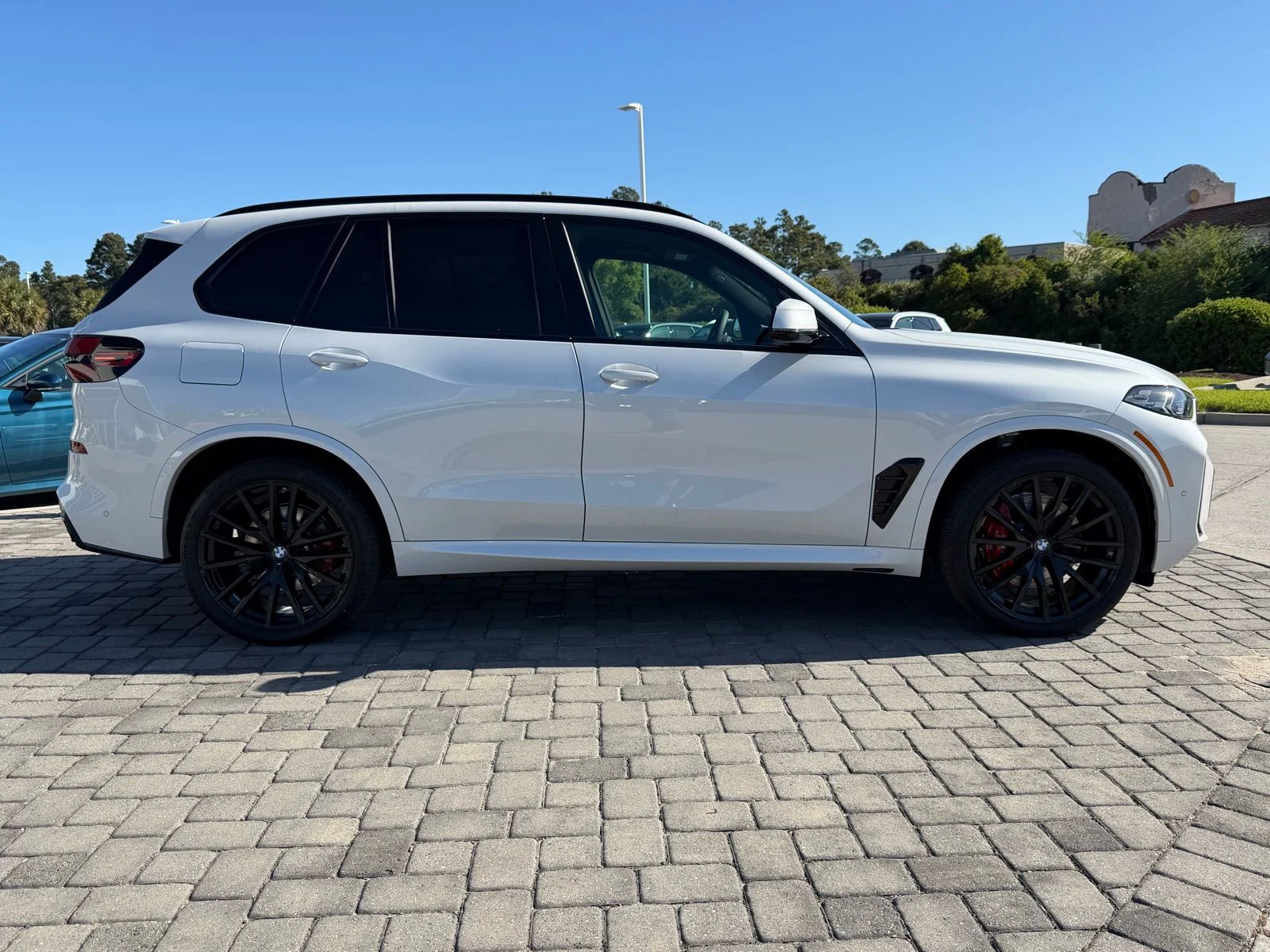 New 2026 Mineral White Metallic BMW xDrive40i image 8