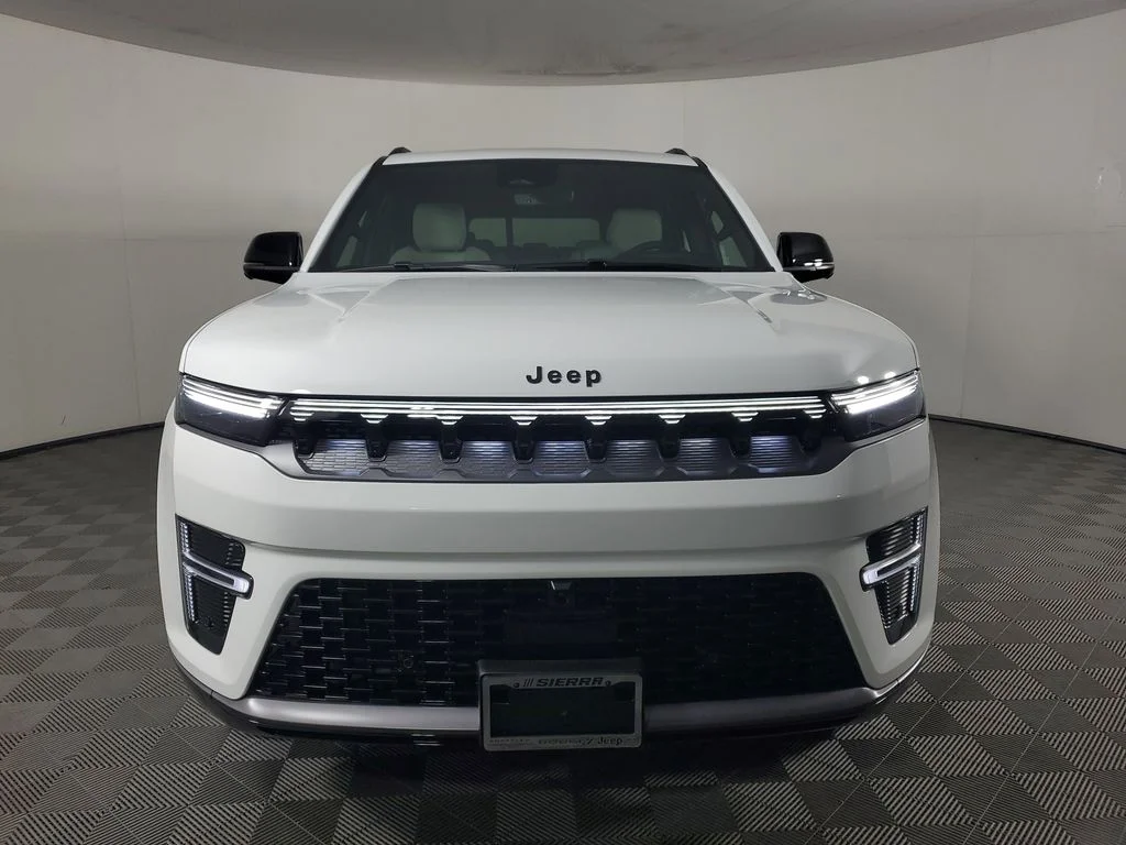 New 2026 Bright White Clear-Coat Exterior Paint Jeep Limited Reserve image 9