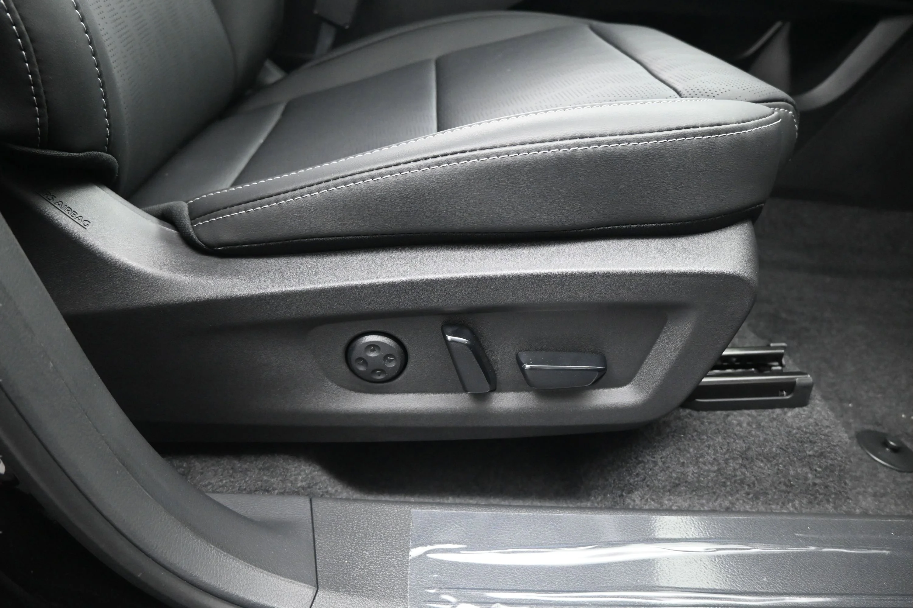 New 2026 Super Black Nissan Platinum image 15