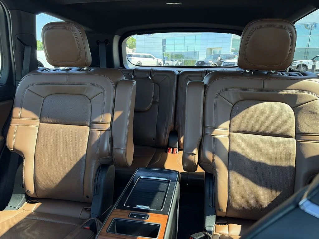 Used 2020 Black Lincoln Reserve image 23
