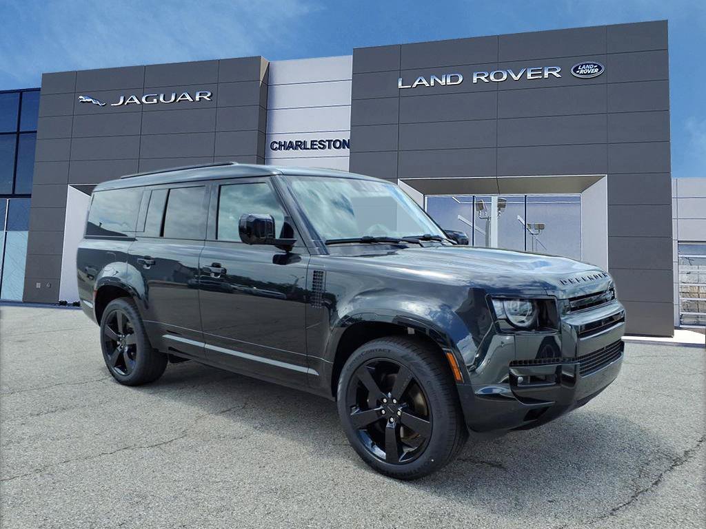 New 2026 Santorini Black Metallic Land Rover X-Dynamic SE image 7
