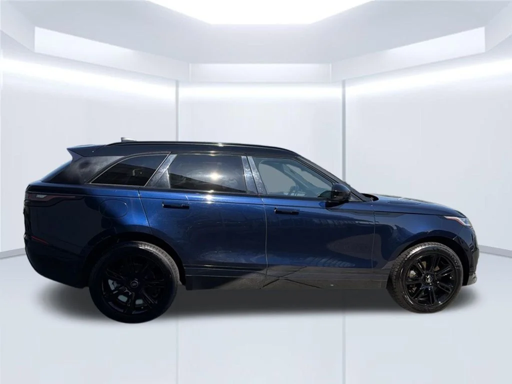 Used 2023 Blue Land Rover R-Dynamic S image 7