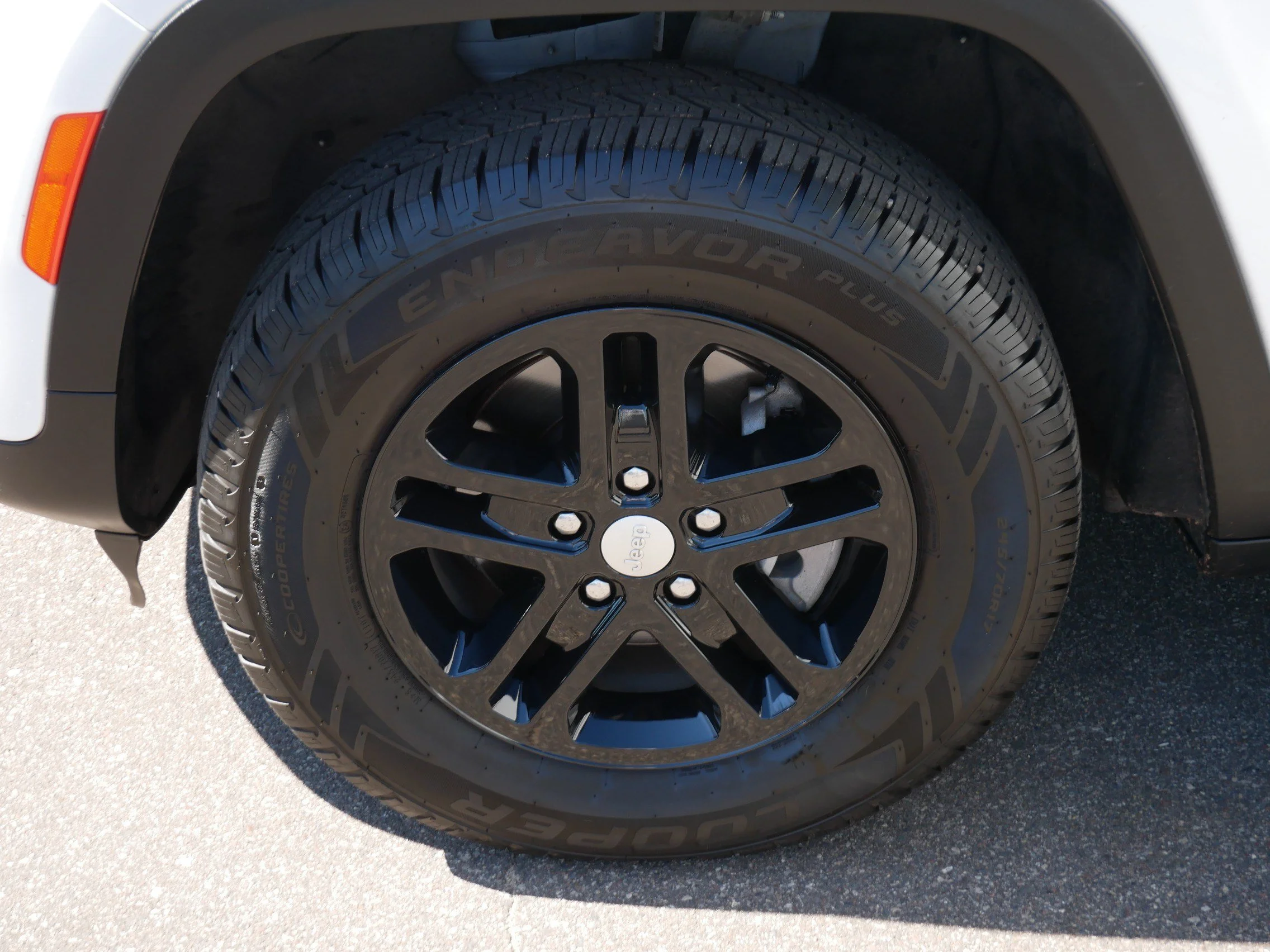 Used 2023 Bright White Clearcoat Jeep Laredo image 15