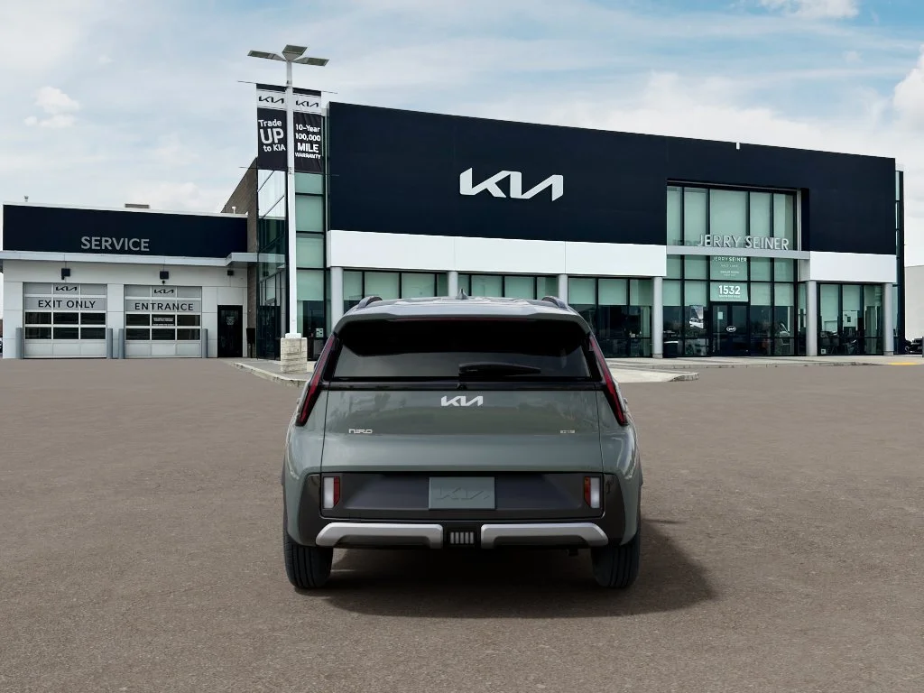 New 2027 Green Kia LX image 5
