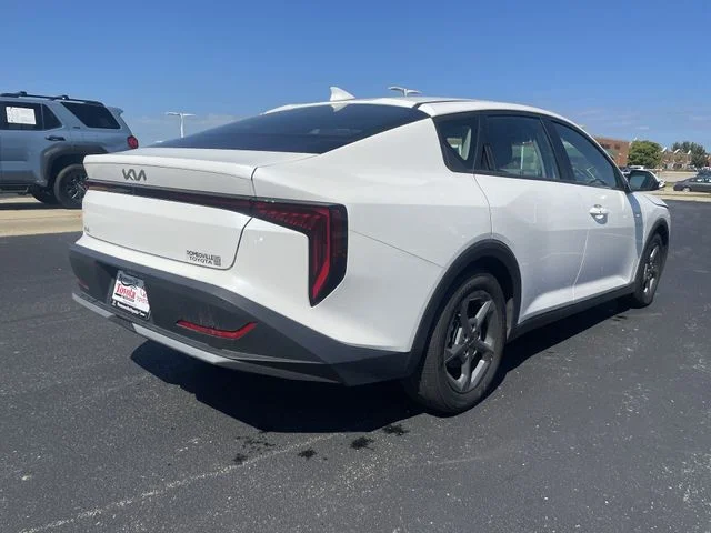 2025 Kia K4 LXS - Photo 34