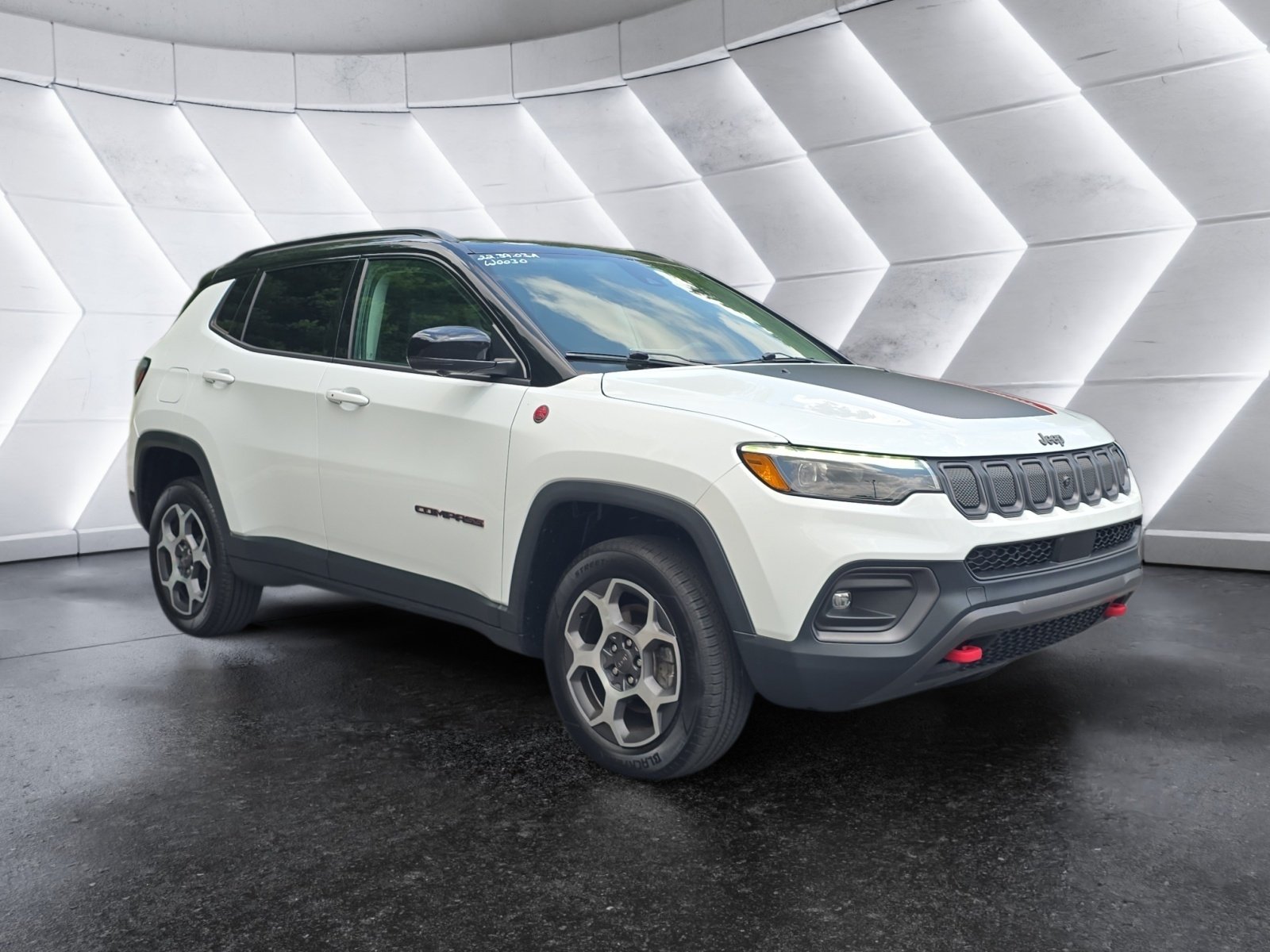 Used 2022 White Jeep Trailhawk image 7