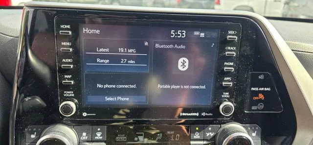 Used 2022 Silver Toyota XLE image 20