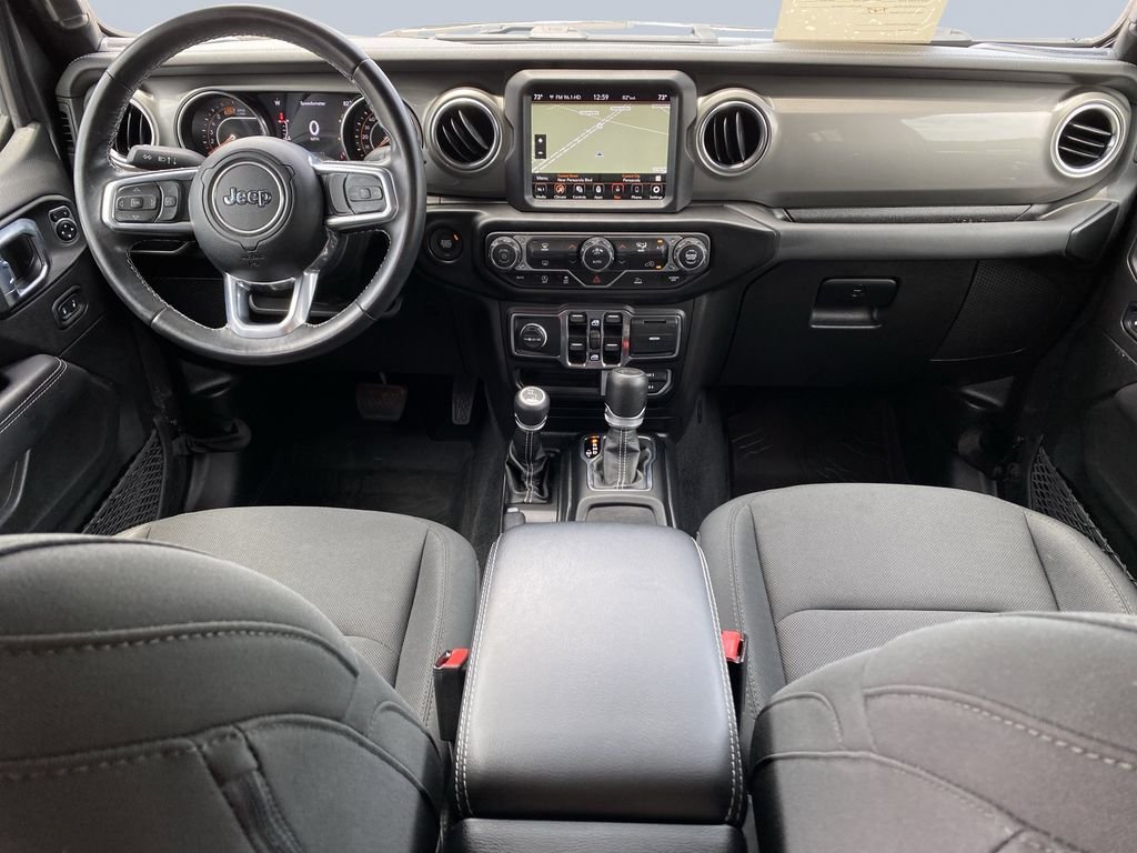 Used 2022 Granite Crystal Metallic Clearcoat Jeep Unlimited Sahara image 11