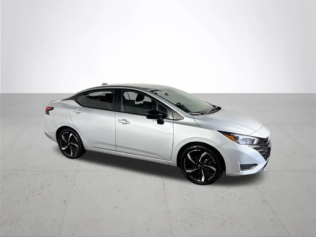 Used 2024 Silver Nissan 1.6 SR image 4