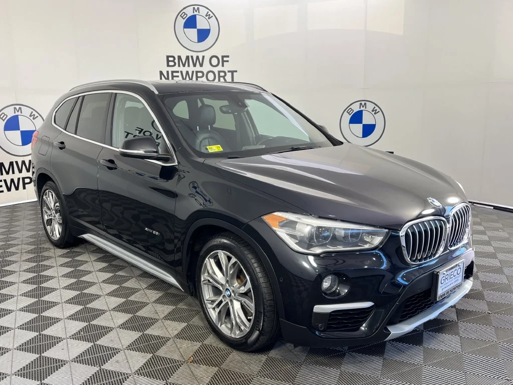 Used 2017 Black Sapphire Metallic BMW xDrive28i image 1