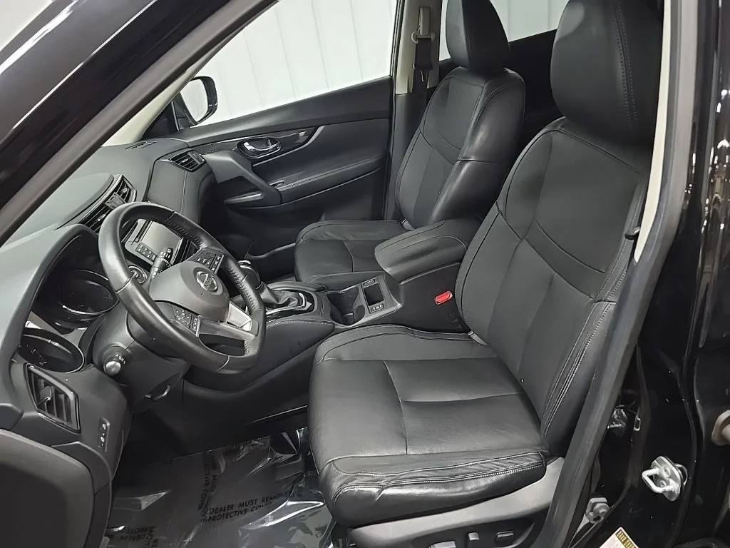 Used 2017 Black Nissan SL image 32