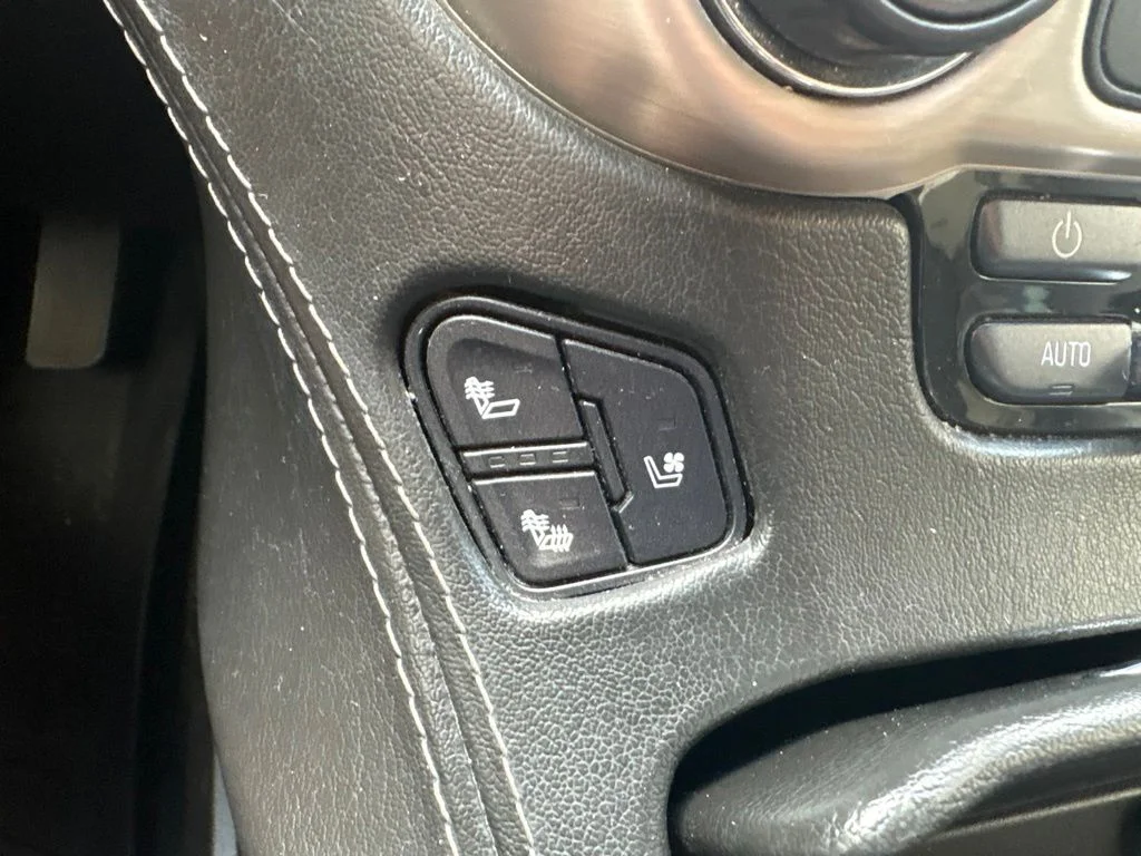 Used 2017 White GMC Denali image 25
