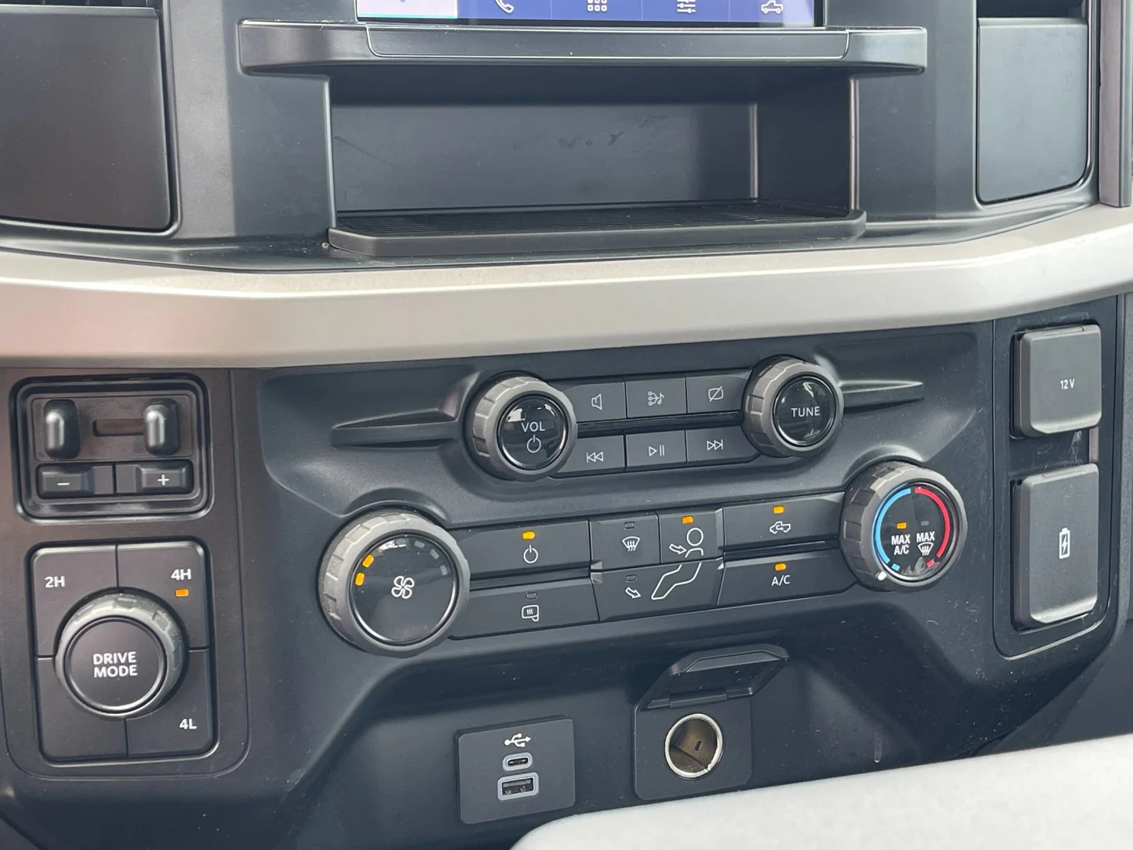 Used 2024 White Ford XL image 21