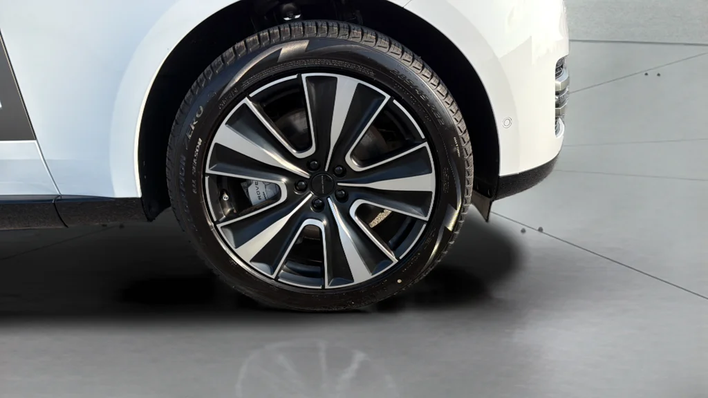 Used 2026 White Land Rover SE image 18