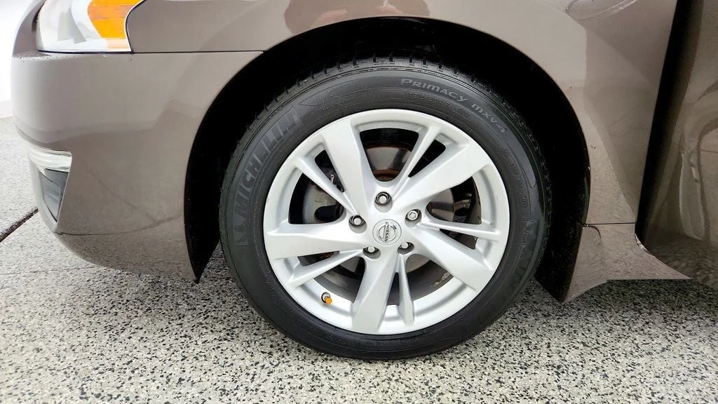 Used 2014 Java Metallic Nissan 4dr Sedan I4 2.5 SV image 9