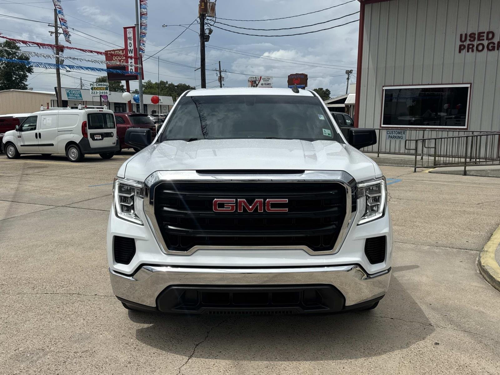 Used 2021 Summit White GMC  image 2