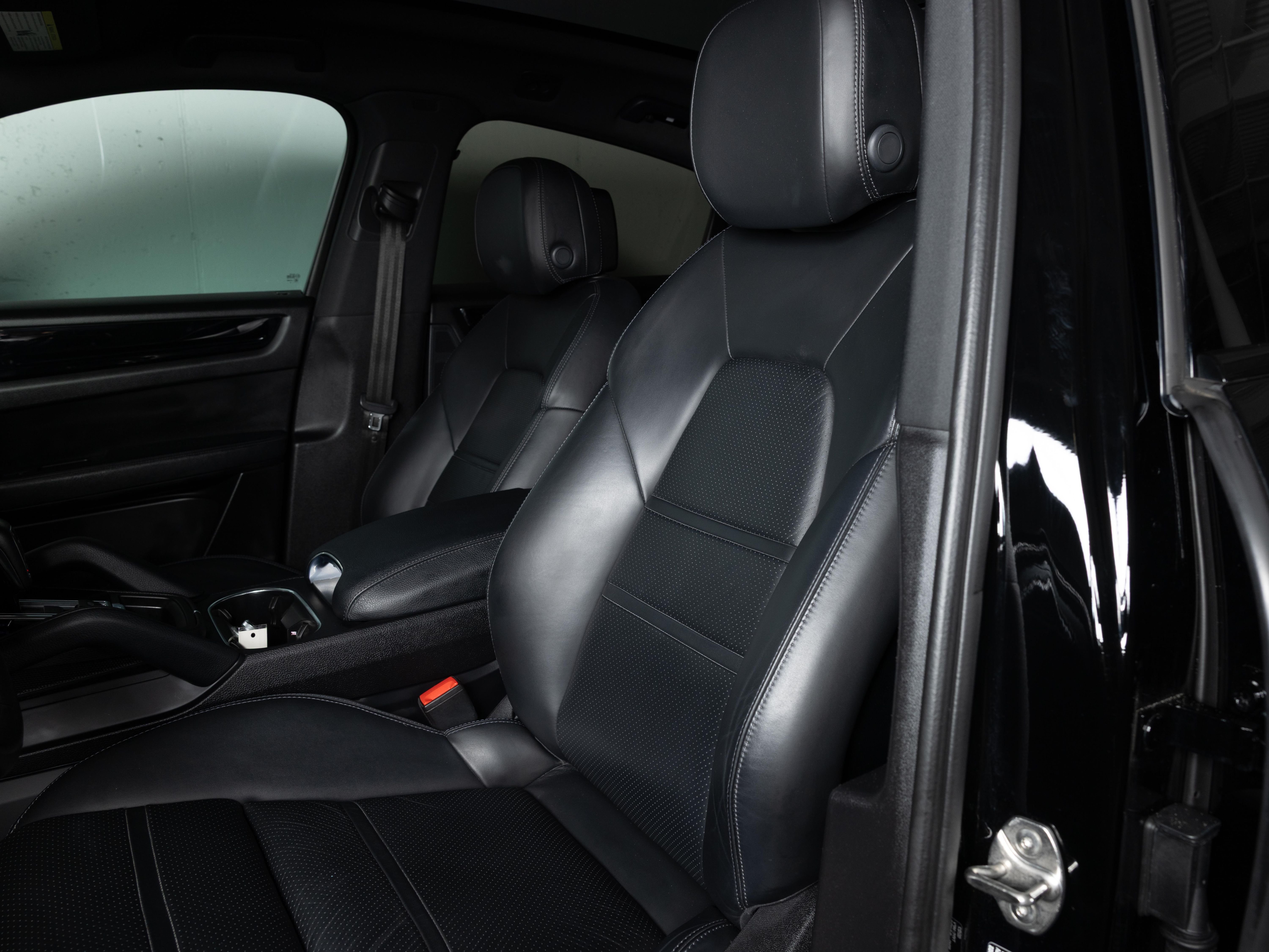 Certified Used 2022 Black Porsche  image 6