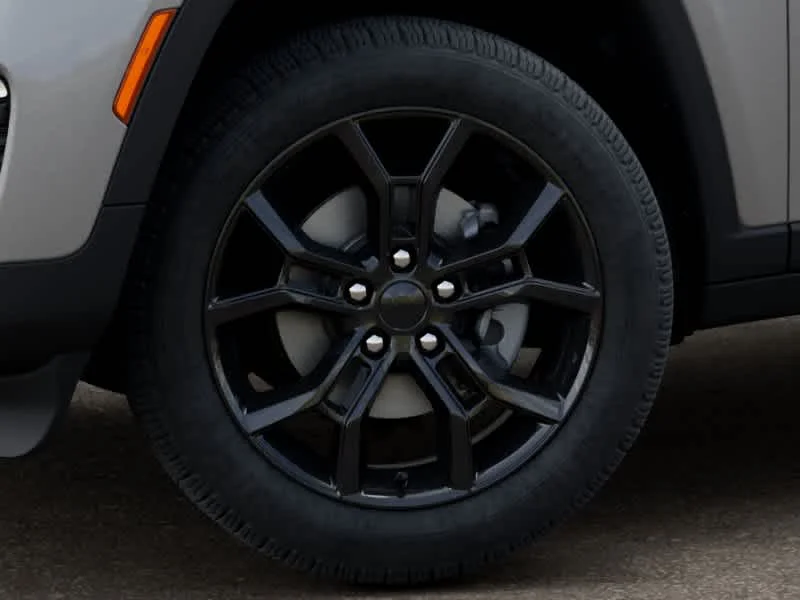New 2025 Silver Zynith Exterior Paint Jeep Limited image 8