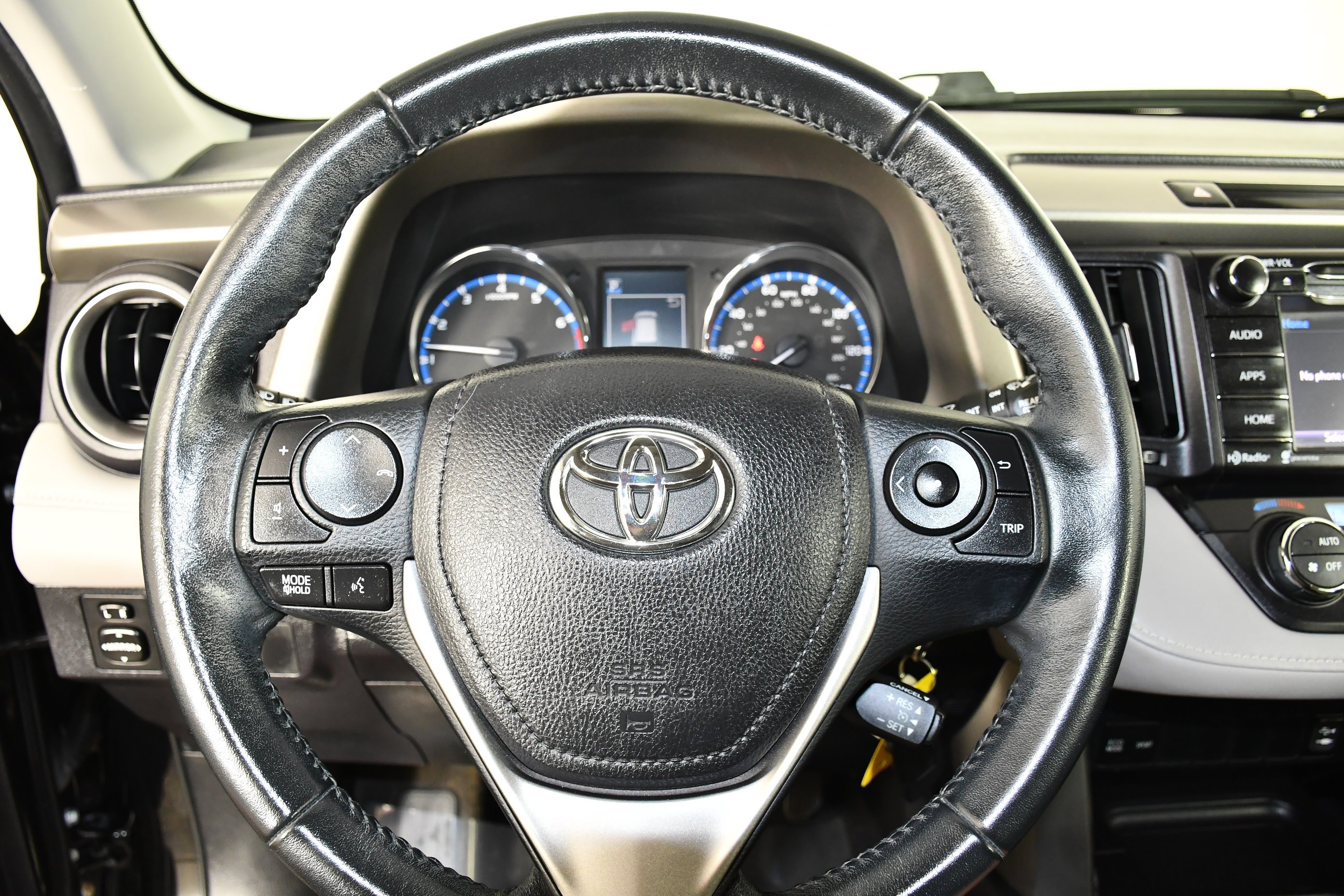 Used 2016 Black Toyota XLE image 19