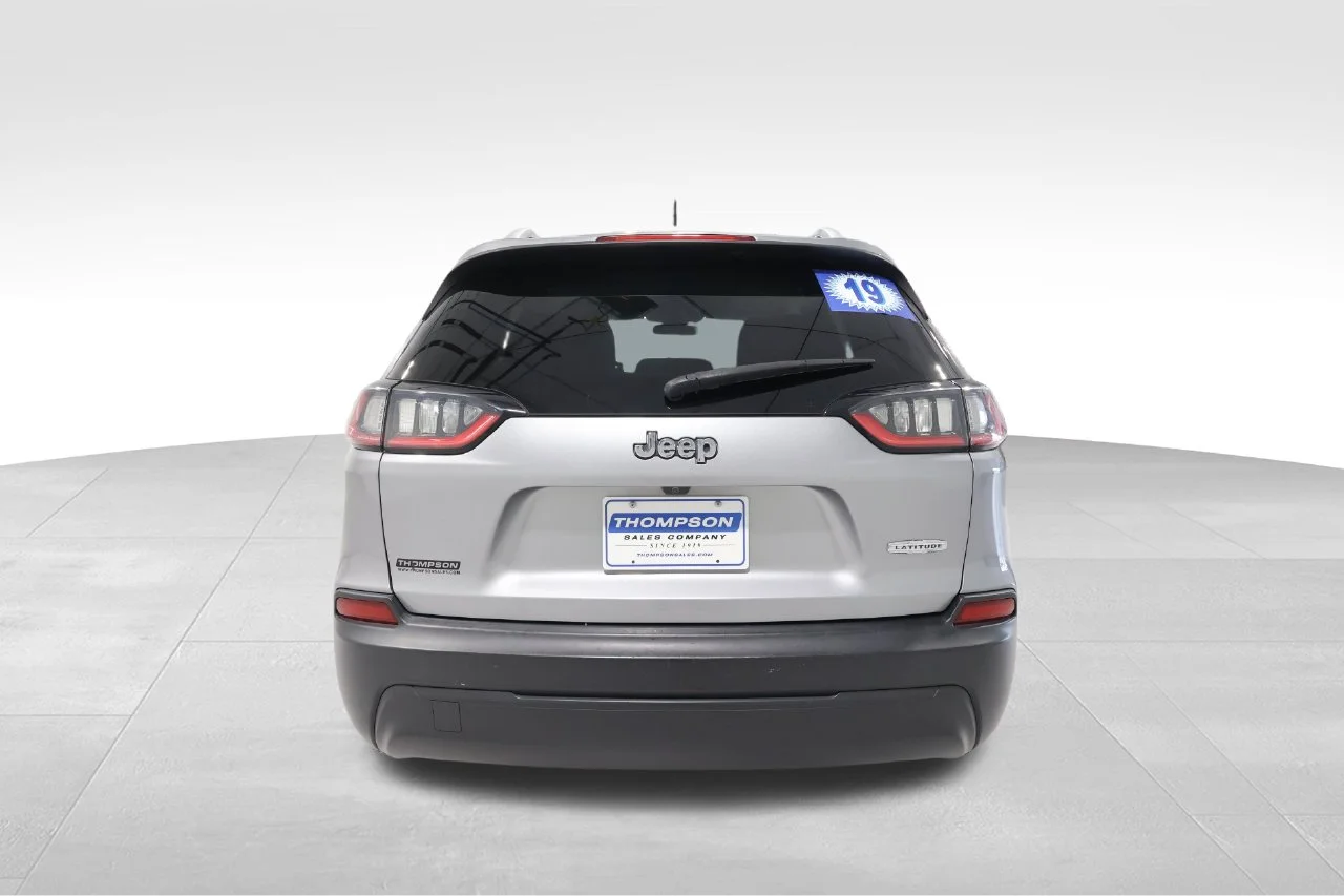 Used 2019 Jeep Cherokee Latitude with VIN 1C4PJLCB1KD340604 for sale in Springfield, MO